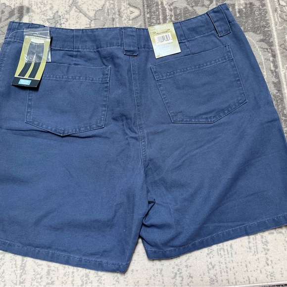 DENVER HAYES LADIES Drawstring SHORTS; NWT; SIZE 12/6 - Picture 2 of 3